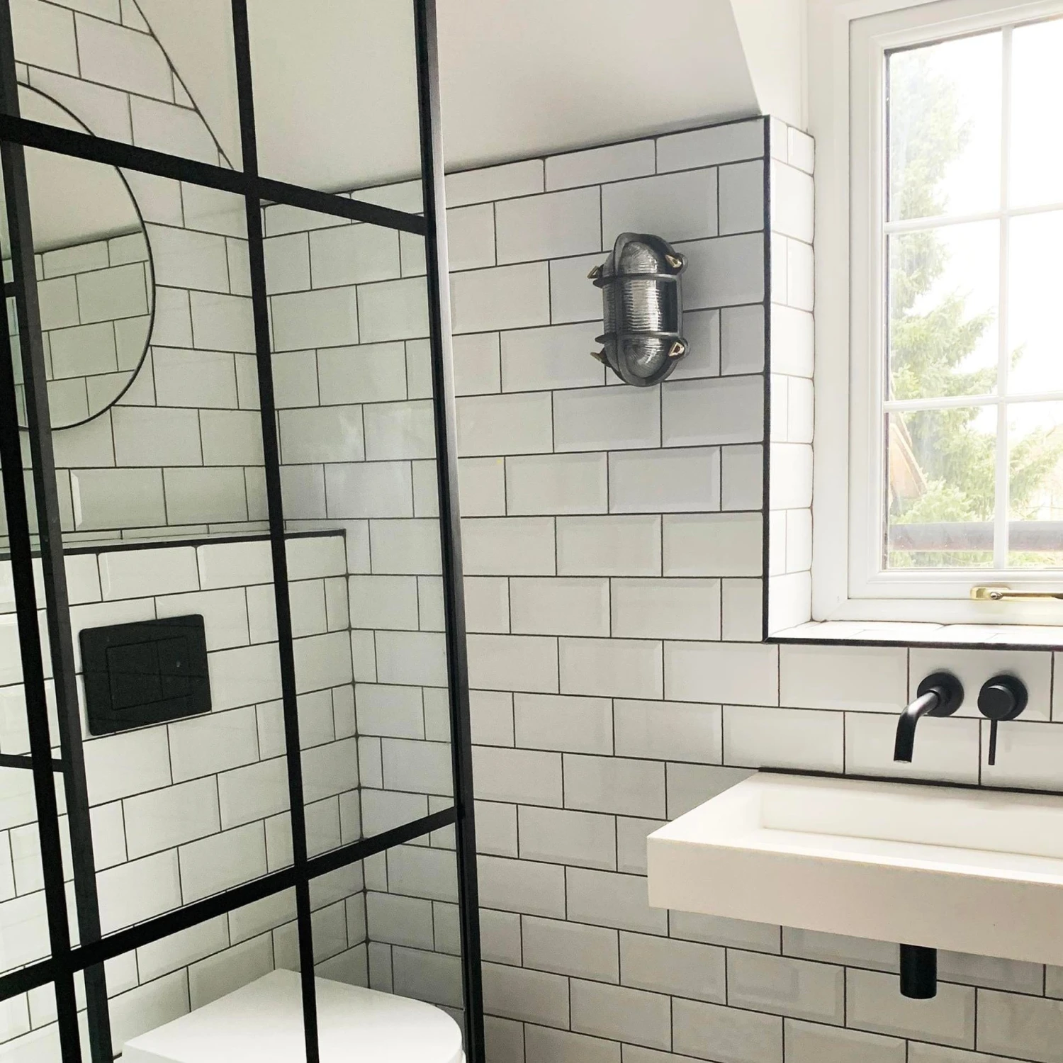 Bulkhead Outdoor & Bathroom Oval Light - 6 Inch - Gunmetal 5 Bulkhead Outdoor & Bathroom Oval Light - 6 Inch - Gunmetal - Image 5