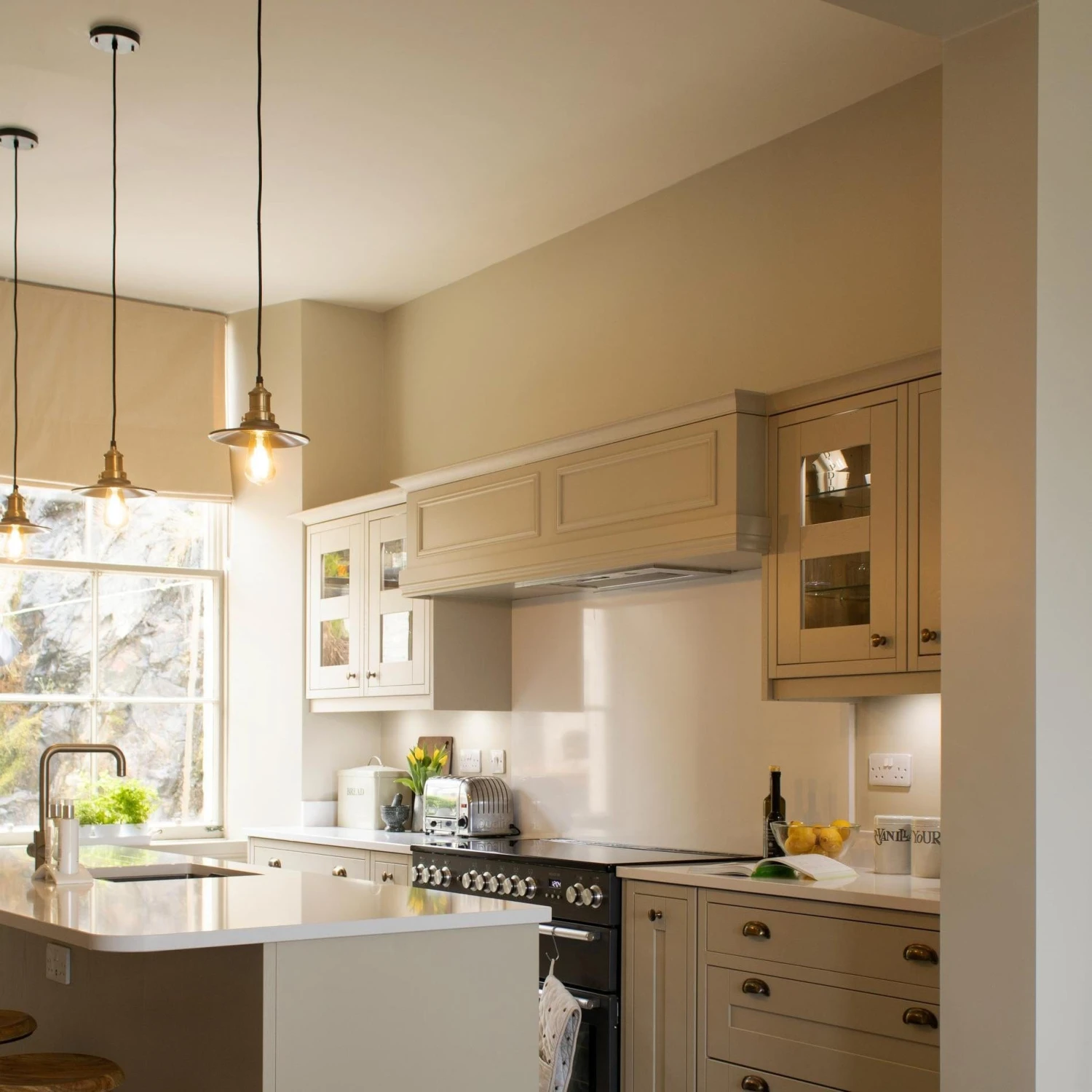 Brooklyn Flat Pendant - 8 Inch - Brass 5 Brooklyn Flat Pendant - 8 Inch - Brass - Image 5