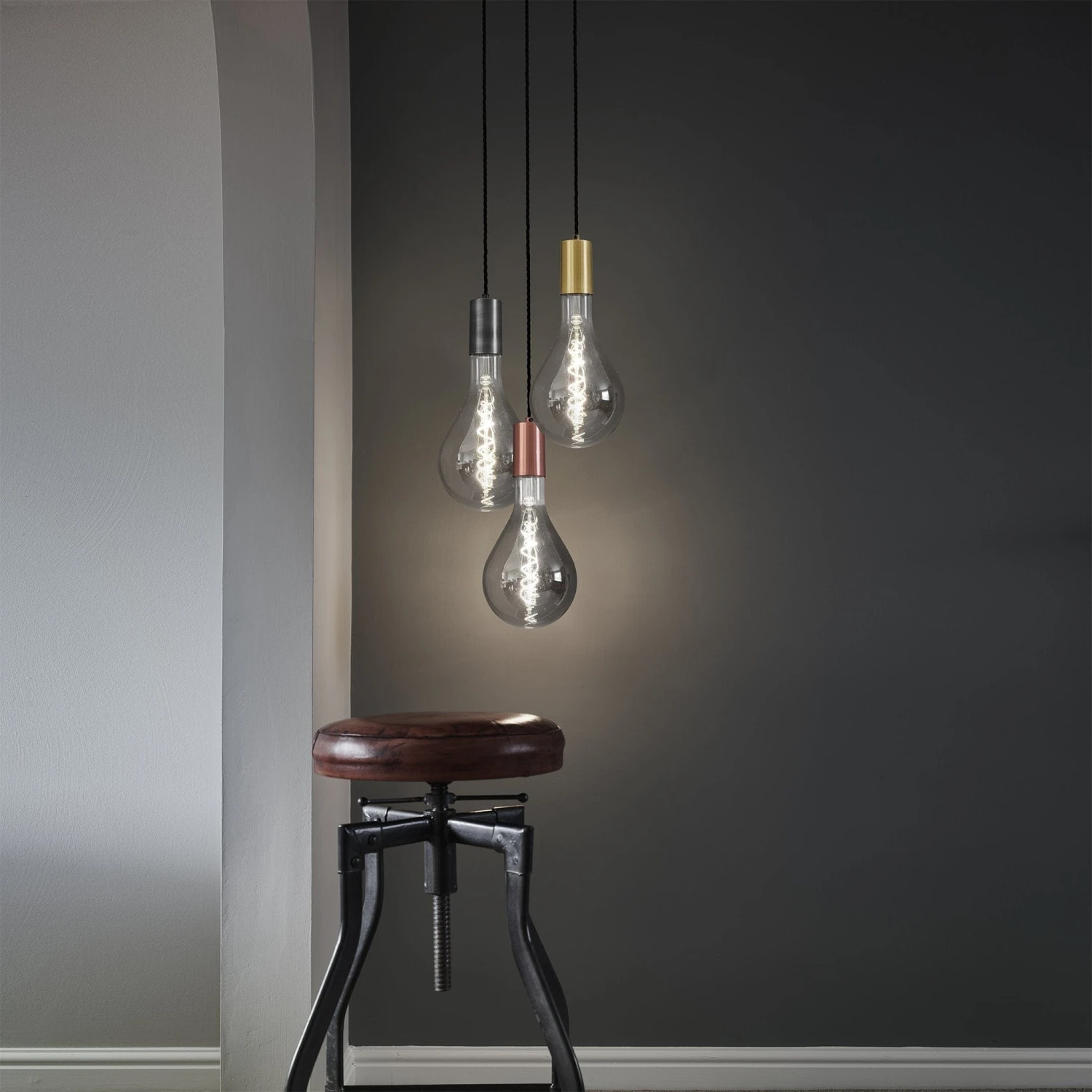 Vintage Giant LED Edison Bulb Old Filament Lamp - 8W E27 Spiral Drop PS160 - Smoke Grey 2 Vintage Giant LED Edison Bulb Old Filament Lamp - 8W E27 Spiral Drop PS160 - Smoke Grey - Image 2