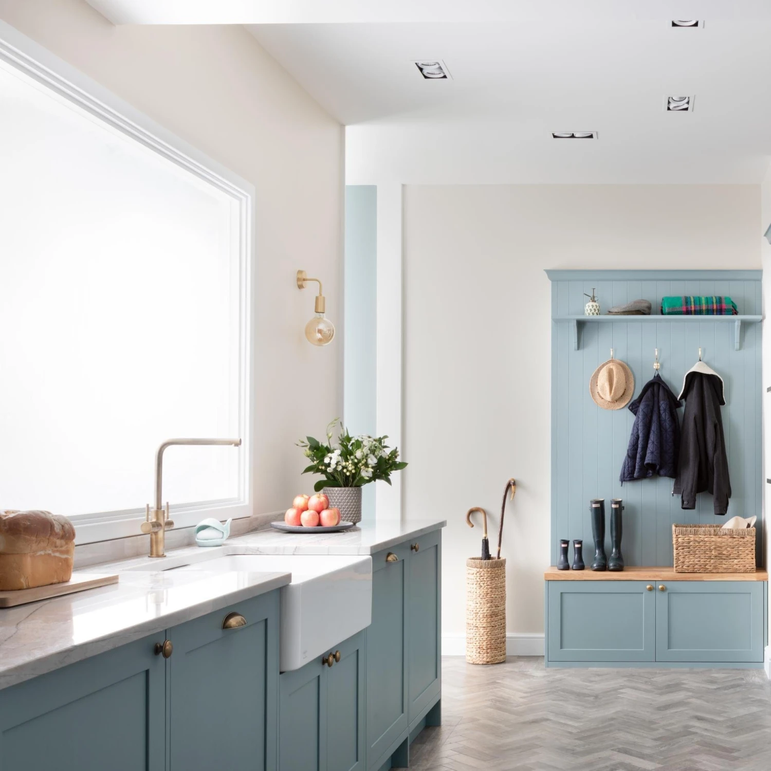 Sleek Edison Wall Light - Brass 5 Sleek Edison Wall Light - Brass - Image 5