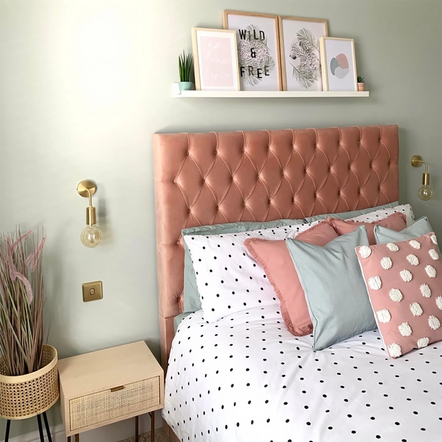 Sleek Edison Wall Light - Brass 18 Sleek Edison Wall Light - Brass - Image 18