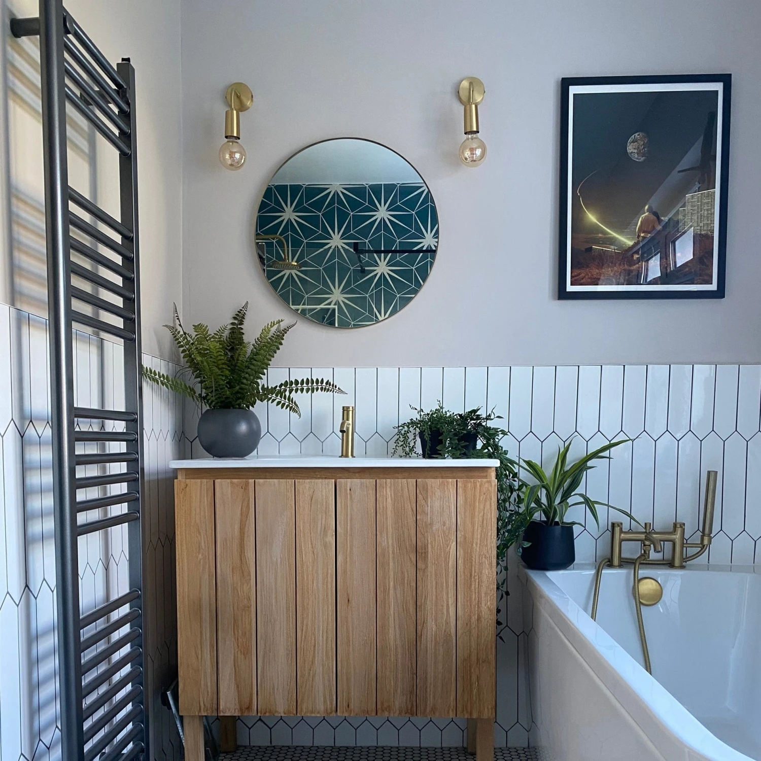 Sleek Edison Wall Light - Brass 13 Sleek Edison Wall Light - Brass - Image 13